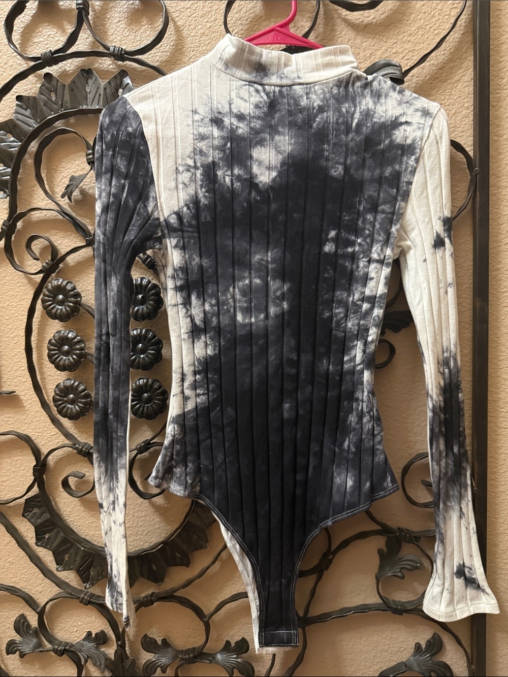 Bear Dance Tie-Dye Ribbed Long-Sleeve Bodysuit in Black and White Size L